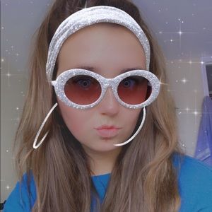 Meet your Posher, Maeve